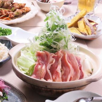 年末派对套餐,含无限畅饮,仅需6000日元;浓郁水煮火锅和烤鸡串套餐