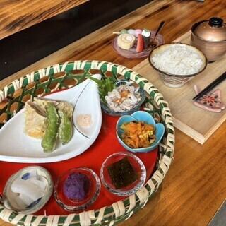 【真常寺御膳】< 全9品 >アグー豚の冷シャブ、紅芋のポテトサラダ、デザートなど　1870円(税込)