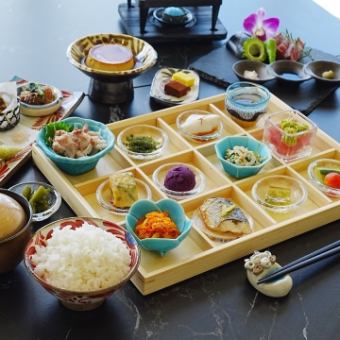 【ブッダ御膳】アグー豚の冷しゃぶ、天ぷら、和牛ヒレ肉ステーキなど11000円(税込)