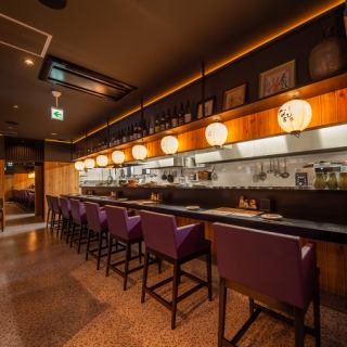 居酒屋なすびでは、少人数からグループまで対応可能なテーブル席や掘りごたつ式の席をご用意★団体利用にも適しており、大人数での宴会を快適にお楽しみいただけます。広さを活かしたスペース設計で、席間隔もゆったり取られているため、周囲を気にせず盛り上がれるのが魅力です◎特別な時間をさらに華やかに彩ります♪