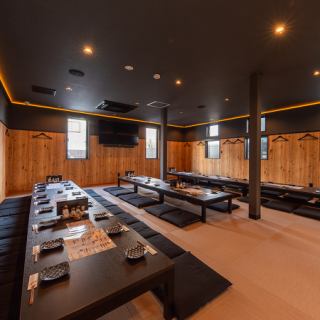 仮大人数での宴会や大切な集まりにも対応可能な広々とした掘りごたつ式のお席がございます◎足を伸ばしてリラックスできる空間は、お子様連れのお客様にも大好評♪シーンに合わせたお席をご案内いたします。美味しいお酒と自慢の逸品を囲めば、自然と会話も弾む賑やかな宴になること間違いなしです。