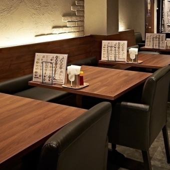 반 개인 실풍의 테이블 2명 걸어.데이트 이용에 최적인 2인용 테이블을 준비하고 있습니다.저희 가게의 차분한 분위기 속에서 먹는 일품의 중화 요리는 2명의 즐거운 한때를 연출하는 것 틀림없음!음료 메뉴도 풍부하게 준비하고 있으므로, 맛있는 중화 요리와 술을 만끽하실 수 있습니다◎