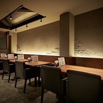 연회나 여자회의 이용으로 가게를 찾고 있을 때는 저희 가게를 이용해 주세요!저희 가게는 블랙을 기조로 한 세련된 분위기로 침착하면서 식사를 즐길 수 있습니다!또 모바일 오더를 도입하고 있으므로 간사님도 연회를 즐길 수 있습니다.연회 이용시에는 저희 가게를 이용해 주세요