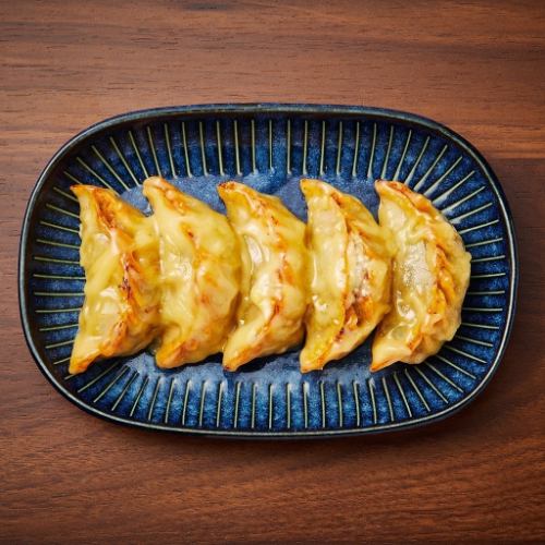 Fried dumplings with mayonnaise sauce