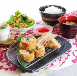 Vegetable pork cutlet, sauce and set meal