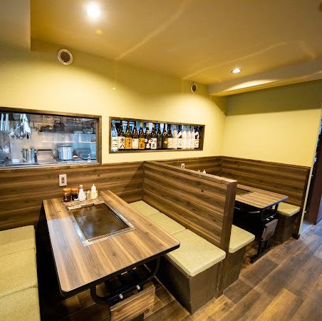 <p>The restaurant has a calm atmosphere and can be used for a variety of occasions.We also have sunken kotatsu seats and completely private rooms on the second floor.Please take your time and relax.</p>