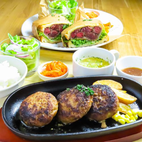 ランチも営業中！サクッとお食事したいお客様にもおすすめです。