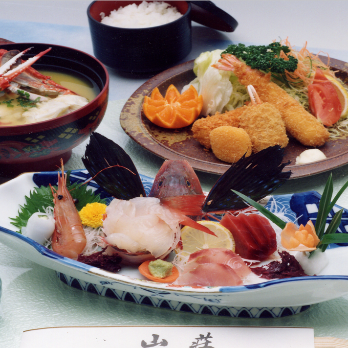 가모가와 어항 등에서 직송한 신선한 치바현산 해산물 요리를 즐길 수 있다♪
