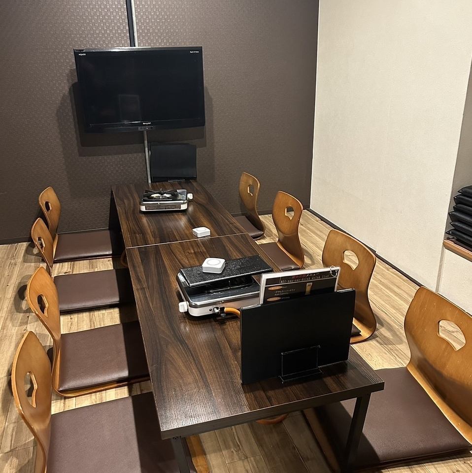 会社の同僚や友人とのご宴会に最適。12名様までの個室をご用意◎