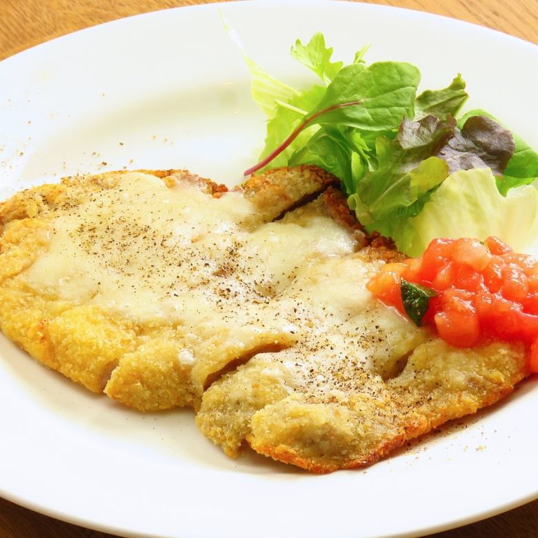 Milanese cutlets with plenty of cheese