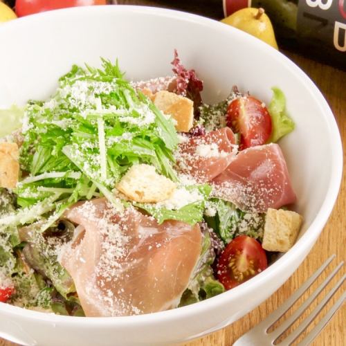 Caesar salad with 2 kinds of prosciutto and cheese