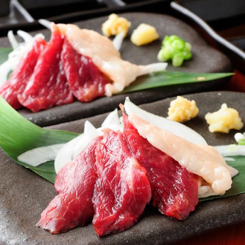 Produced in Kumamoto Prefecture / 2 types of horsemeat sashimi, red and white