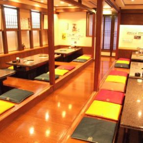 2階お座敷は最大46名様までご利用可能です。会社宴会、慰労会など様々なシーンでご利用下さいませ。 