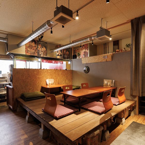 [Relaxed and relaxing tatami seating◎] Our tatami seating is equipped with a large table that seats six and a small table that seats two.Enjoy dining with family and friends in a lively atmosphere.In addition, tables can be combined to accommodate groups of up to 12 people.Perfect for special occasions and celebrations!