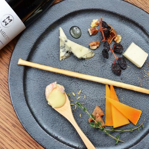 Cheese Sommelier Carefully Selected Cheese Platter