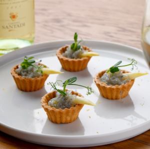 【冷前菜】生しらすとホワイトアスパラのタルティーヌ～海苔のクリームチーズ～　1pc