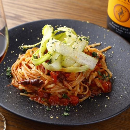 【生パスタ】富山県産ホタルイカのトマトラグー ~リングイネ生パスタ~