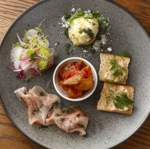 自家製タパス5種盛り合わせ(2～3人前)