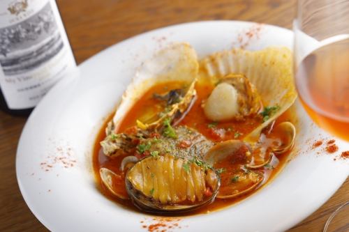 【季節限定】シェリー酒で仕上げるスズキと旬の魚貝のブイヤベース