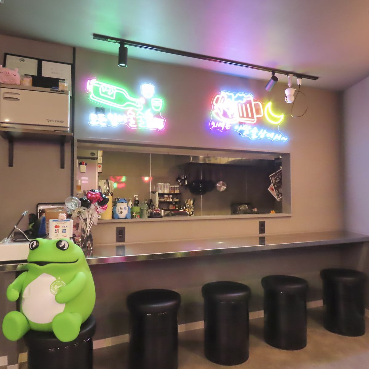 写真映えする可愛い店内♪今日のディナーは「モニョ」で決まり！