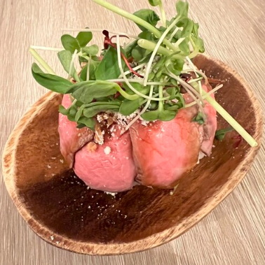 ローストビーフで贅沢肉巻きおにぎり