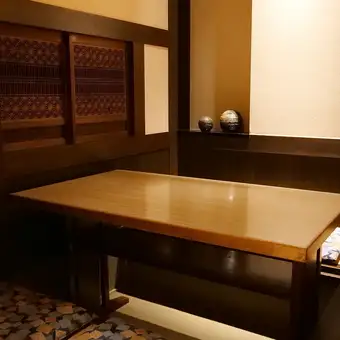 周りを気にせずゆったり使える掘りごたつ個室3