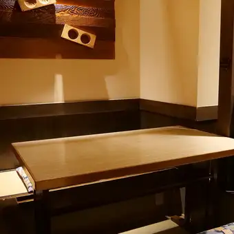 周りを気にせずゆったり使える掘りごたつ個室4