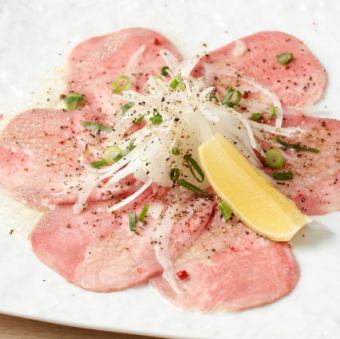 低温調理牛タンのカルパッチョ