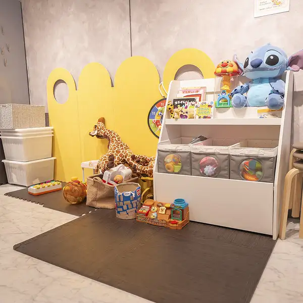 お子様が遊べるキッズスペースを完備しているので、小さなお子様連れでも安心してお食事をお楽しみいただけます。ご家族でのランチやママ会にも人気で、ゆっくりとくつろげるアットホームな空間をご用意しています。