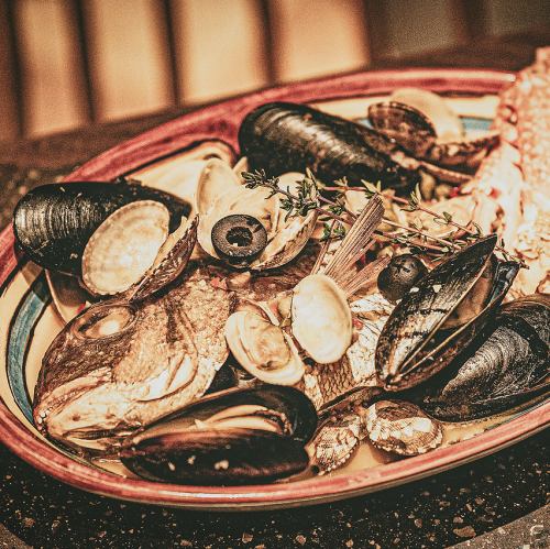 真鯛と魚介の漁師風アクアパッツァ