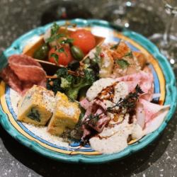 各式開胃菜和時令菜餚（2人或以上）