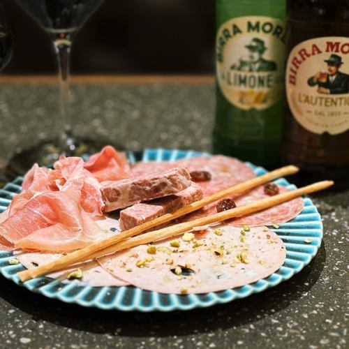 什锦火腿和萨拉米香肠（2人或以上食用）