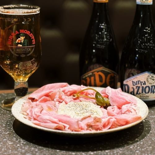 自制烤猪肉配金枪鱼酱