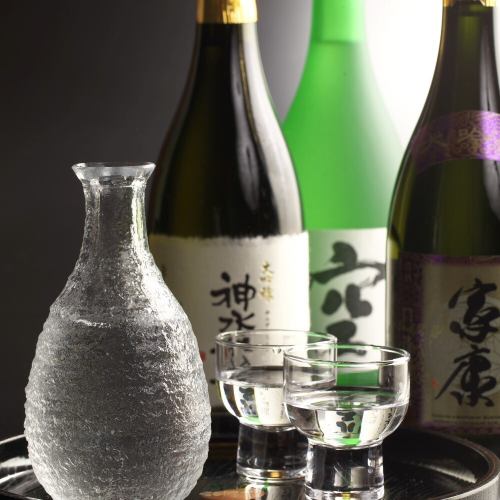 엄선 된 일본 술 등 일식에 맞는 술을 즐기세요