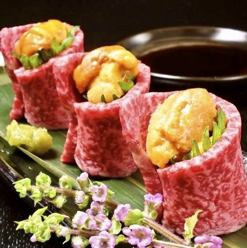 [A la carte required] Sea urchin x meat sushi (1 piece) 528 yen★ *Various banquet plans available from 2,980 yen! Lots of great benefits