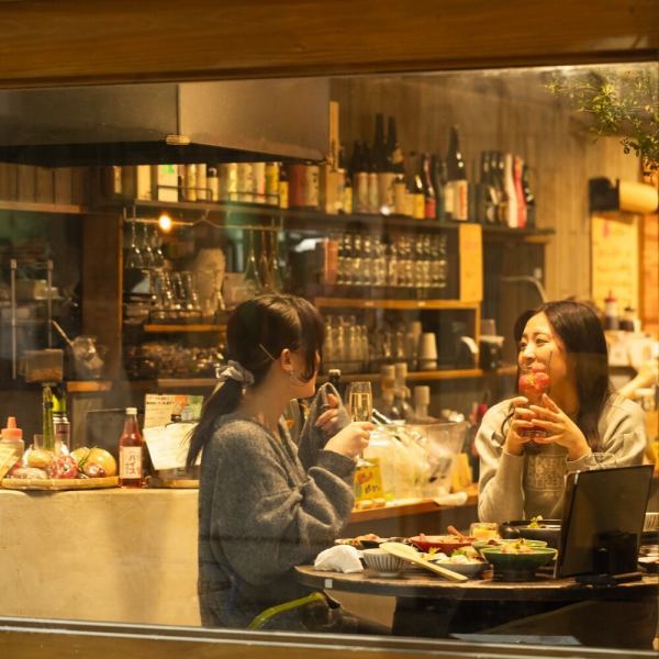 外からは店内の様子が分るため入りやすいお店になっております。コウバシヤ名物の『藁焼き』も見え立ち止まって見ている方も多くいらっしゃいます。ぜひコウバシヤ大分店にご来店下さい。。