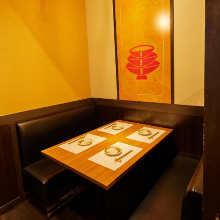 《Completely private room》The semi-private room with a table can be used by 2 to 4 people!