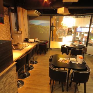 There are 4 counter seats in total.Would you like to use it with your friend or lover...♪ Ideal for use by a small number of people.