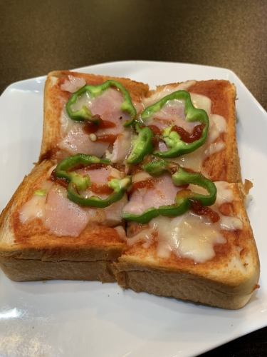 Pizza toast (quattro formaggi style)