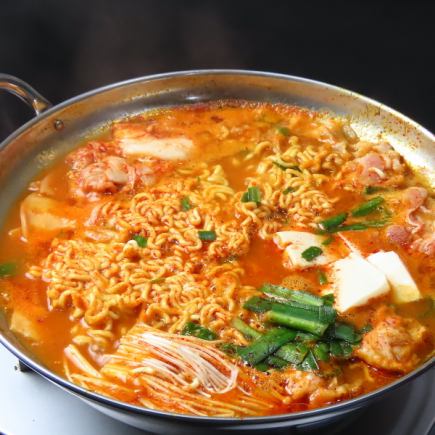 推薦♪ Putae jjigae套餐+ ■食物+著名雞翅120分鐘無限吃喝！