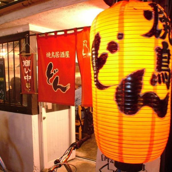 Yanagi Baba六角形的大红灯笼是一个里程碑！Machiya热潮的火焰！我的味道很好。