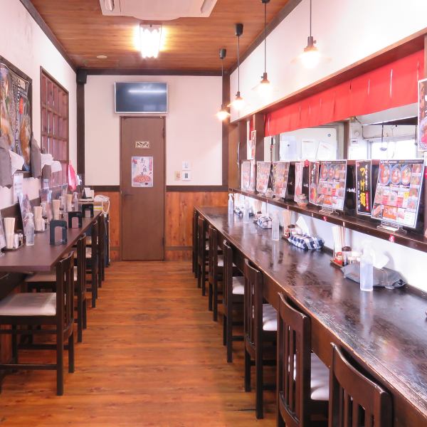 We have counter seats and table seats inside the shop with a bright and homely atmosphere! From lunch during breaks to meals with family and friends, use with friends ♪