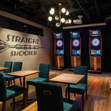 ダーツ台の側には少人数でもご利用頂けるテーブル席をご用意しております！ダーツをしながらワイワイするも良し◎料理やお酒を楽しみながらダーツの挑戦者を見守るのも◎