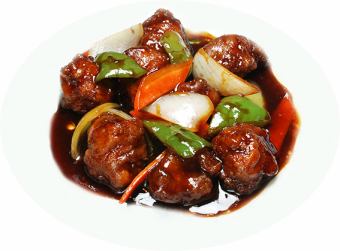 Beef tendon spicy clay pot / black sweet and sour pork
