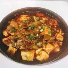 Mapo tofu stewed in a clay pot