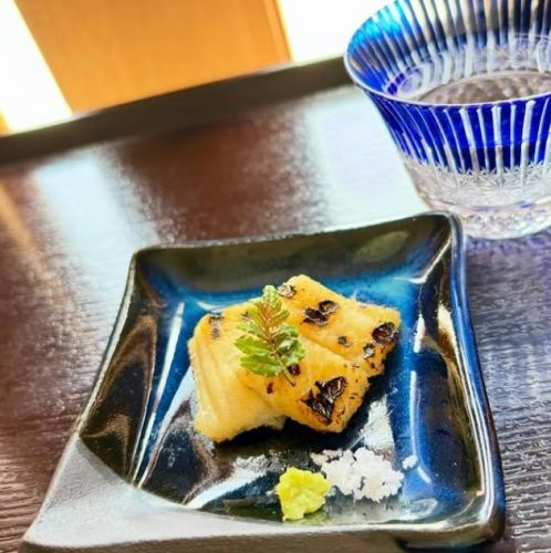 【昼から贅沢。旬の寿司と美酒を嗜む、大人の昼飲み】