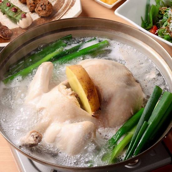 Please enjoy the kinzan takkanmari hot pot that is comparable to the authentic one.