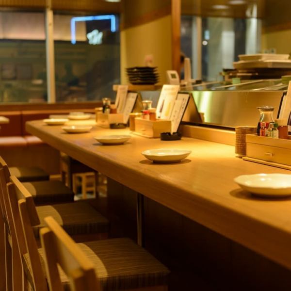 [Realistic counter seats] In front of you, there is a charcoal grill that makes the finest yakitori.It is a counter seat where the fragrant and appetizing scent spreads directly from the nose to the whole body.It can be used by 1 to 11 people ◎