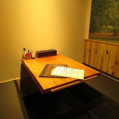 We have private rooms available that can accommodate 2 to 4 people.You can enjoy our carefully grilled yakitori in a relaxing private room.