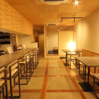 しっぽり落ち着くカウンター席はデートにも、お一人様にも最適